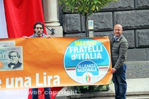 Il flashmob FdI contro l'euro 