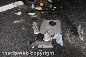 Frontale allo svincolo per Tuscania - Due ragazzi morti