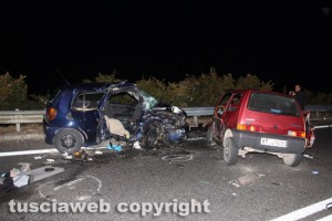 Frontale allo svincolo per Tuscania - Due ragazzi morti