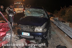 Frontale allo svincolo per Tuscania - Due ragazzi morti