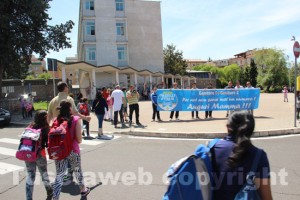 Il flashmob di Fratelli d'Italia in occasione della festa della mamma