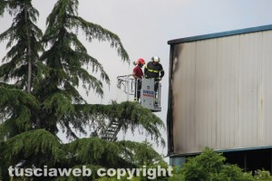 Viterbo - Incendio alla discarica di Casale Bussi - I vigili del fuoco in azione