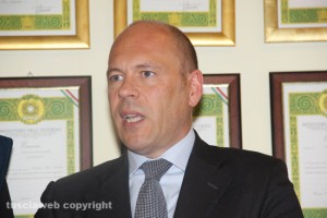 Il capo della squadra mobile Fabio Zampaglione