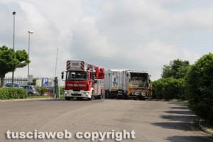 Viterbo - Incendio alla discarica di Casale Bussi - I vigili del fuoco in azione