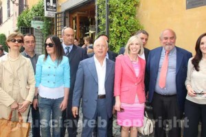 La ministra Giannini fuori dal liceo scientifico 