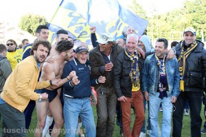 Festeggiamenti subito dopo la partita con il Civitavecchia