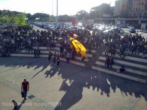 I tifosi gialloblù a piazza Unità d'Italia