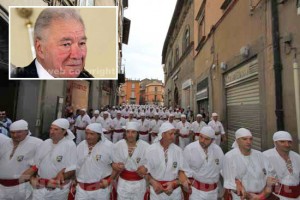 Nel riquadro Mario Prosperoni, il medico dei facchini