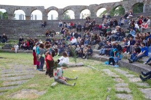 Lo spettacolo a Ferento degli studenti del Buratti
