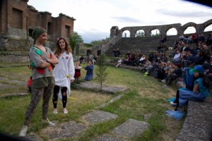 Lo spettacolo a Ferento degli studenti del Buratti