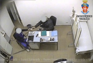Operazione Anubi - arrestati tre necrofori della camera mortuaria di Belcolle - Il passaggio di denaro