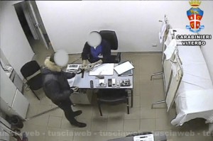 Operazione Anubi - arrestati tre necrofori della camera mortuaria di Belcolle - Il passaggio di denaro