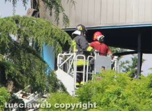 Viterbo - Incendio alla discarica di Casale Bussi - I vigili del fuoco in azione