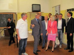 Il ministro Giannini assiste a un momento del corso 