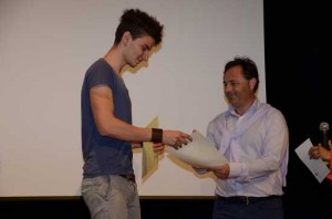 Il vicesindaco Benni durante la premiazione 