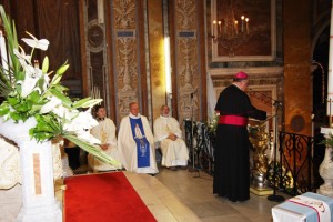 Il parroco Janusz Konopacki con il vescovo Romano Rossi