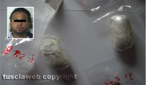 Parte della droga sequestrata nel blitz Babele; nel riquadro: G.P.L.M., arrestato in flagranza