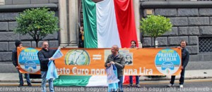 Il flashmob FdI contro l'euro