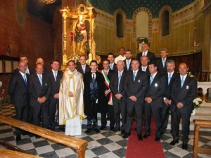 Signore di Mezzomaggio con i portatori della Confraternita 