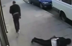 L'aggressore scappa