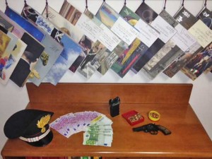 Il materiale sequestrato dai carabinieri