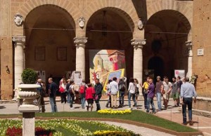 Il Pugnalone esposto a Pienza 