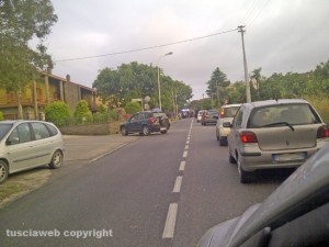 Le auto in coda prima dell'incidente