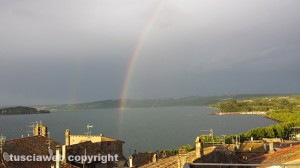 L'arcobaleno sul lago di Bolsena