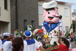 I carri allegorici per la festa delle ciliegie