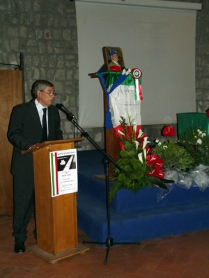 Il vice sindaco di Montefiascone, Nando Fumagalli, durante il concerto in memoria di Paolo Lozzi