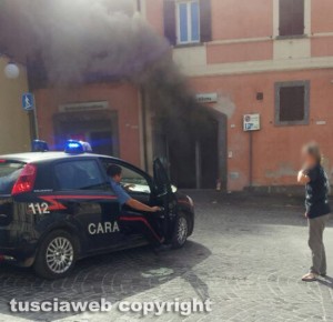 Canino - In fiamme l'archivio della Unicredit
