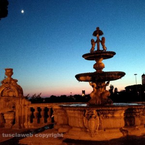 Il giardino di palazzo dei Priori al tramonto