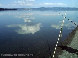 Nuvole riflesse sul lago di Bolsena