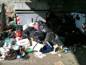 Viterbo - Rifiuti in strada Castiglione
