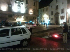 Viterbo - Piazza del Comune - Sosta selvaggia in centro, decine di multe e rimozioni