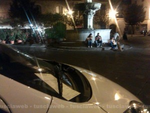 Viterbo - Piazza del Gesù - Sosta selvaggia in centro, decine di multe e rimozioni