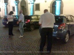 Viterbo - Piazza del comune - Sosta selvaggia in centro, decine di multe e rimozioni