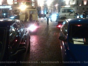 Viterbo - Piazza del comune - Sosta selvaggia in centro, decine di multe e rimozioni