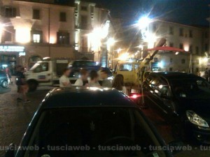 Viterbo - Piazza del comune - Sosta selvaggia in centro, multe e rimozioni