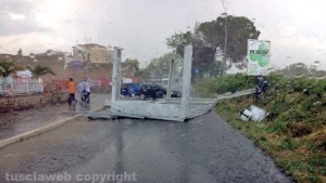 Civita Castellana - La tettoia dell'autolavaggio distrutta