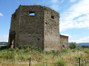 Il rudere della chiesa di san Giovanni in val di lago a San Lorenzo Nuovo