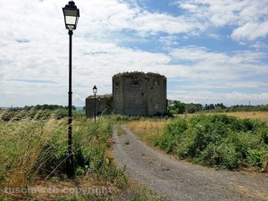 Il rudere della chiesa di san Giovanni in val di lago a San Lorenzo Nuovo
