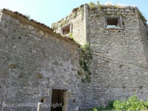 Il rudere della chiesa di san Giovanni in val di lago a San Lorenzo Nuovo