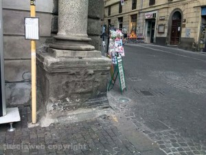 La colonna del leone rovinata