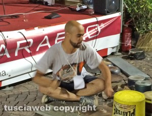 Il batterista di strada Dario Rossi