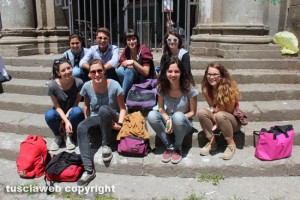 I ragazzi e le ragazze del liceo classico - linguistico "M. Buratti" e del Liceo pedagogico