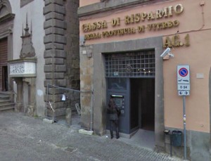 Viterbo - L'agenzia della Carivit a piazza del Comune