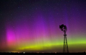 L'aurora boreale sopra i cieli di Canada e Stati Uniti