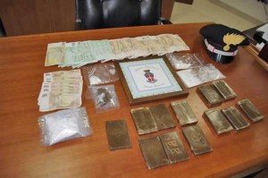 Il materiale sequestrato dai carabinieri