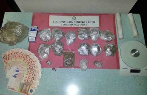 Il materiale sequestrato dai carabinieri
